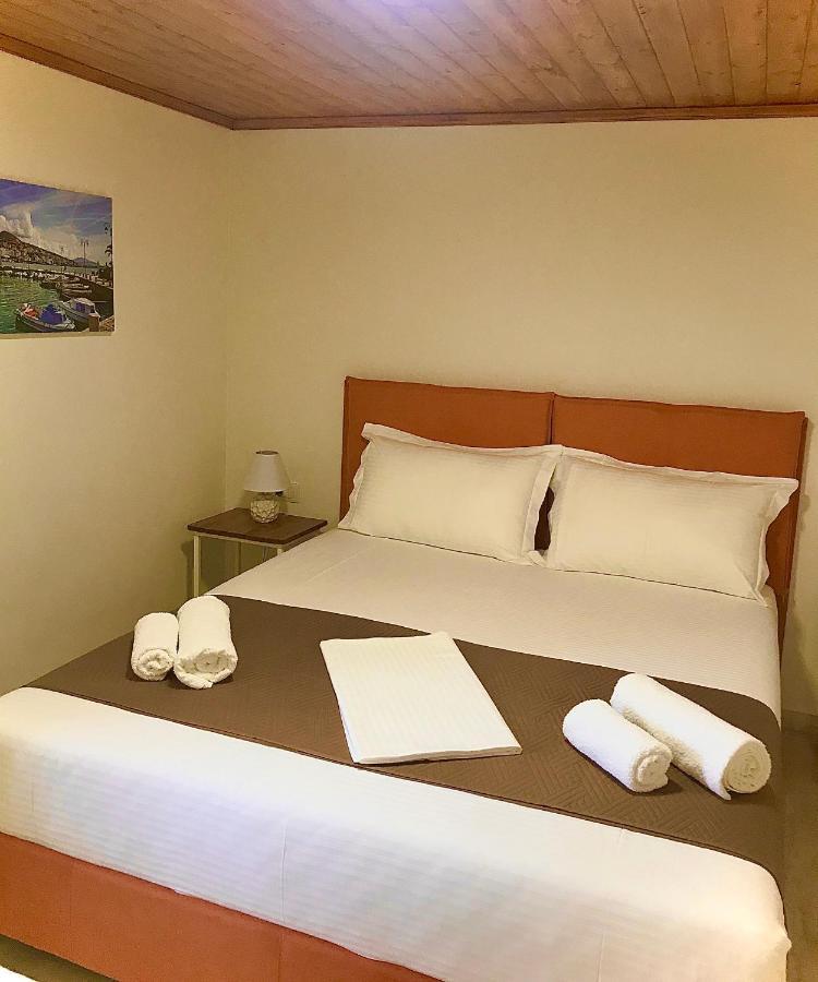 Crown Deluxe Apartments Sarande Luaran gambar