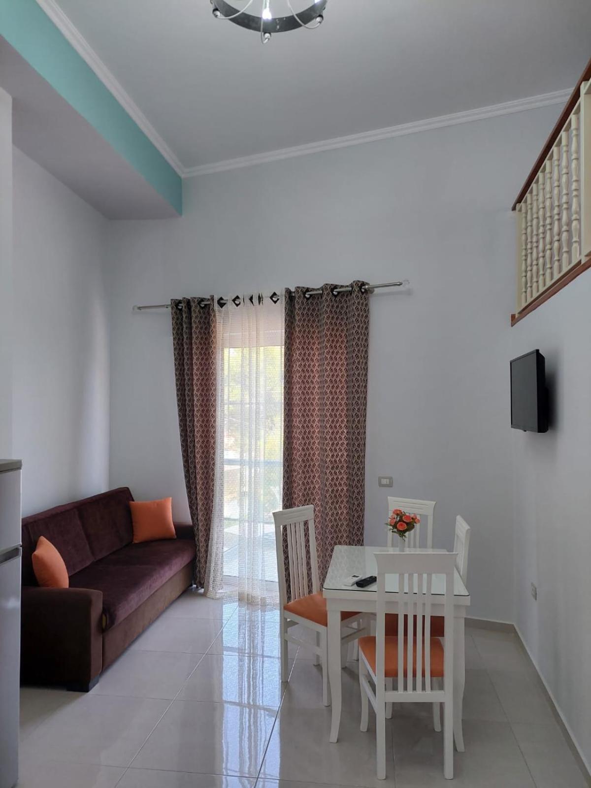Crown Deluxe Apartments Sarande Bilik gambar
