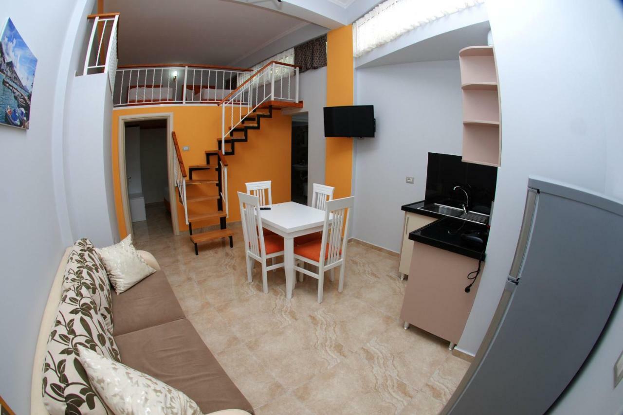 Crown Deluxe Apartments Sarande Luaran gambar